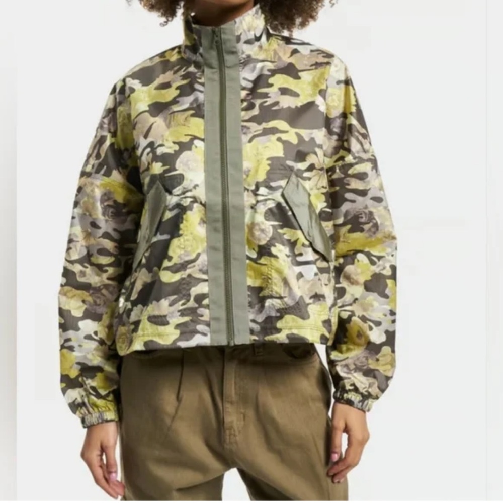 Nike Oversized Cropped Camouflage Floral Windbreaker Jacket -